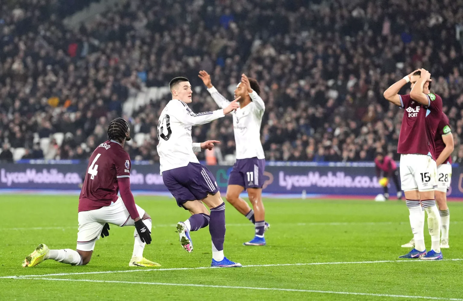 Football Scores: Shocking Results & Live Drama